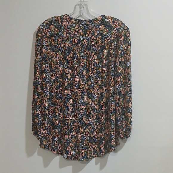 Floral V-Neck Women's Top - Picture 5 of 7